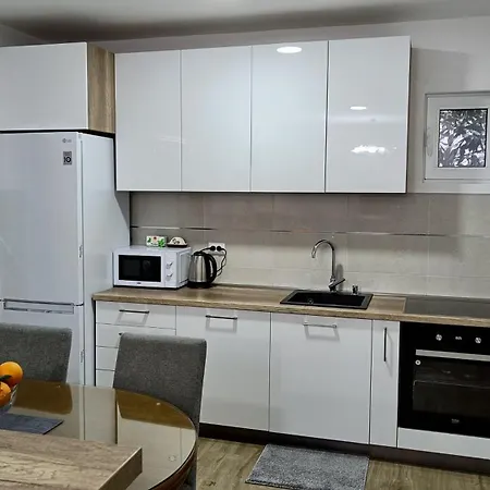 Entire House Floor - 2-Bedroom Cozy & Peaceful Apartment Podgorica Exterior photo