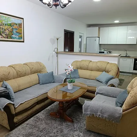 Entire House Floor - 2-Bedroom Cozy & Peaceful Apartment Podgorica Exterior photo