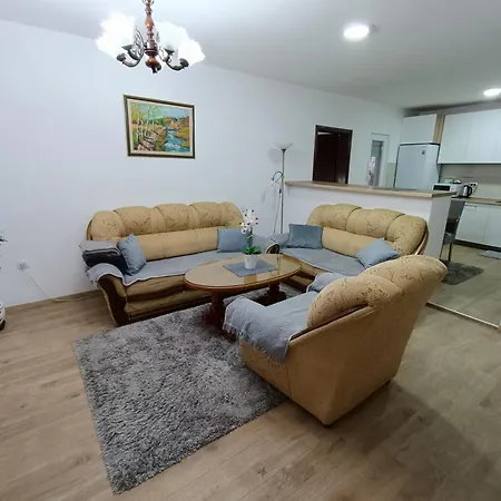Entire House Floor - 2-Bedroom Cozy & Peaceful Apartment Podgorica Exterior photo
