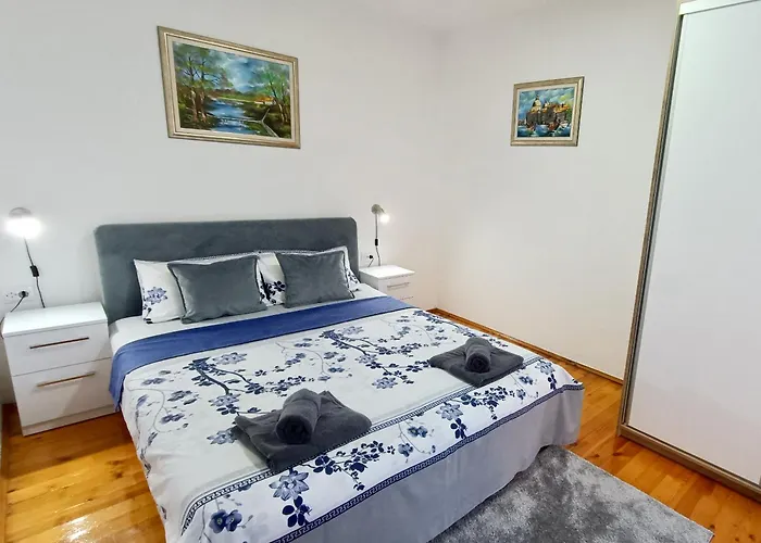 Entire House Floor - 2-Bedroom Cozy & Peaceful Apartment