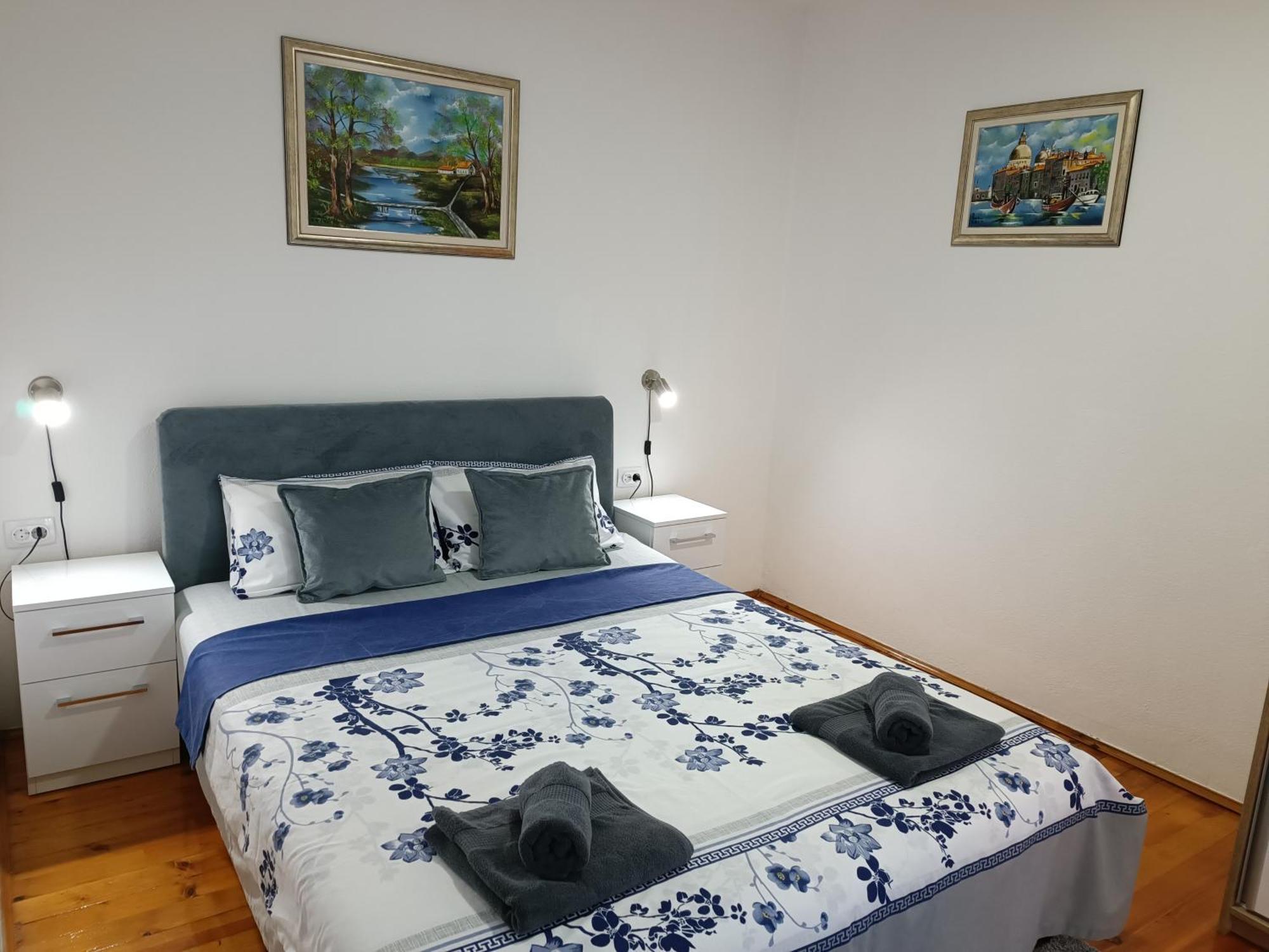 Entire House Floor - 2-bedroom Cozy & Peaceful *