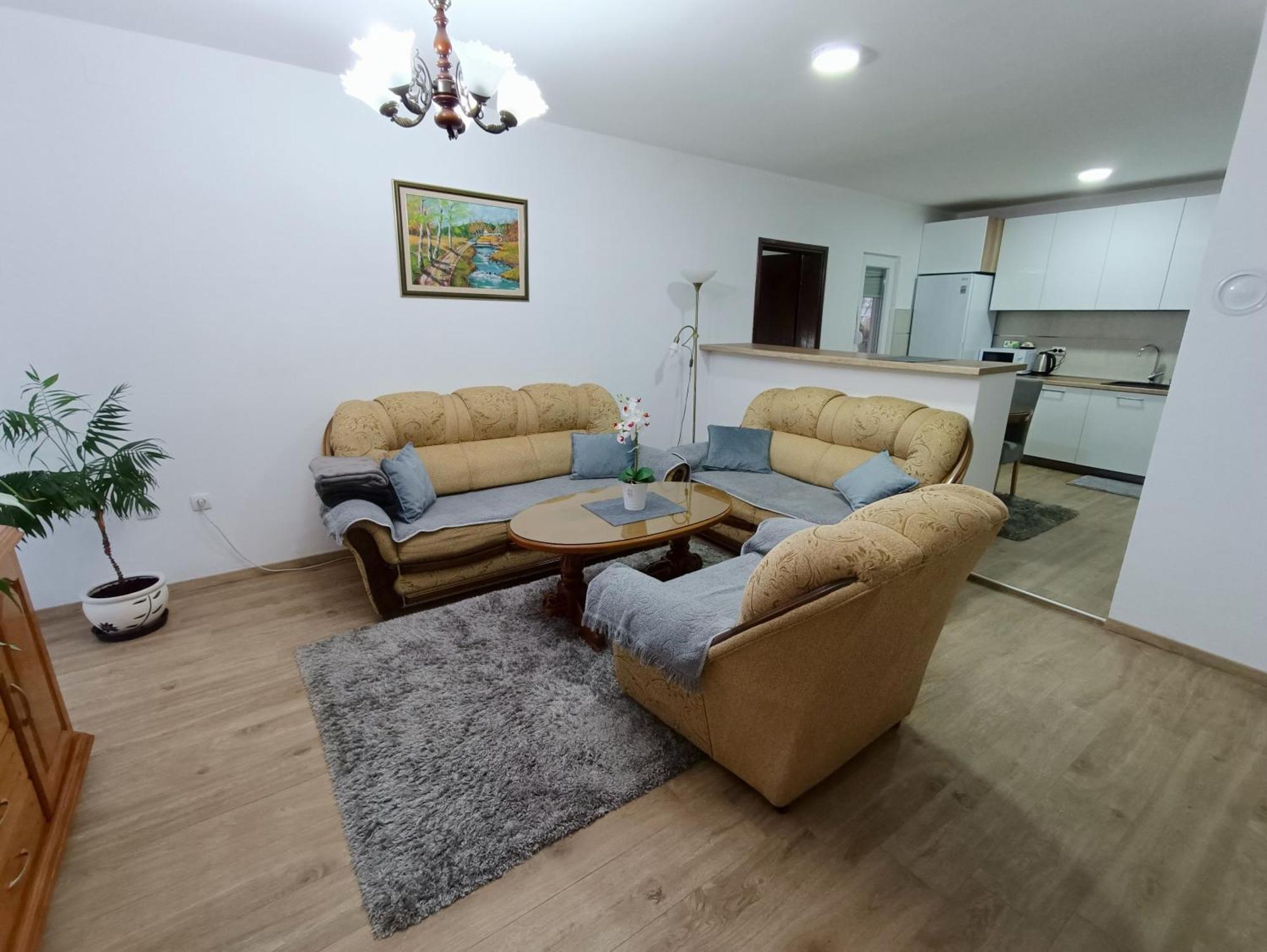 Apartment Entire House Floor - 2-bedroom Cozy & Peaceful Podgorica