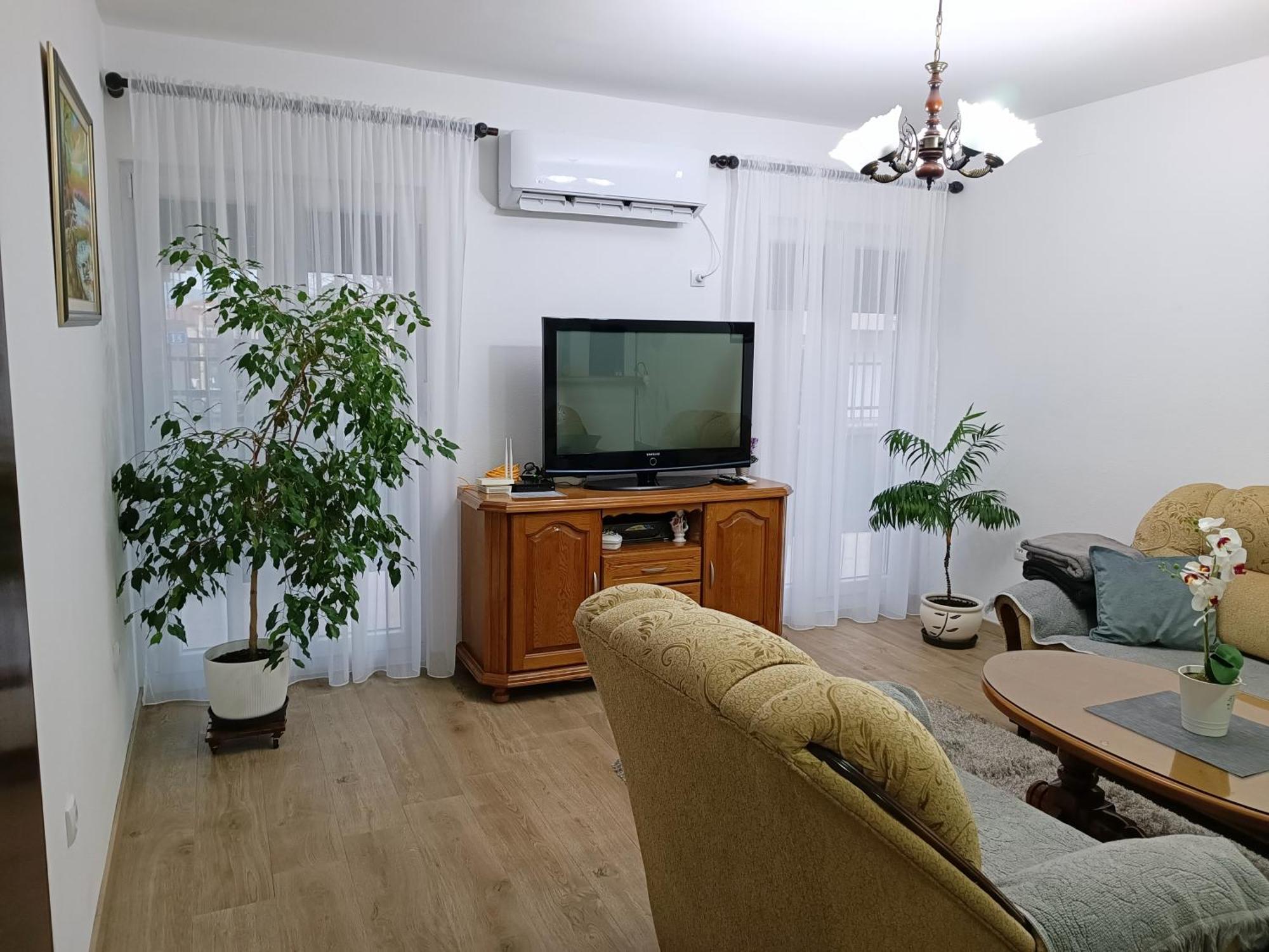 Entire House Floor - 2-bedroom Cozy & Peaceful Apartment *