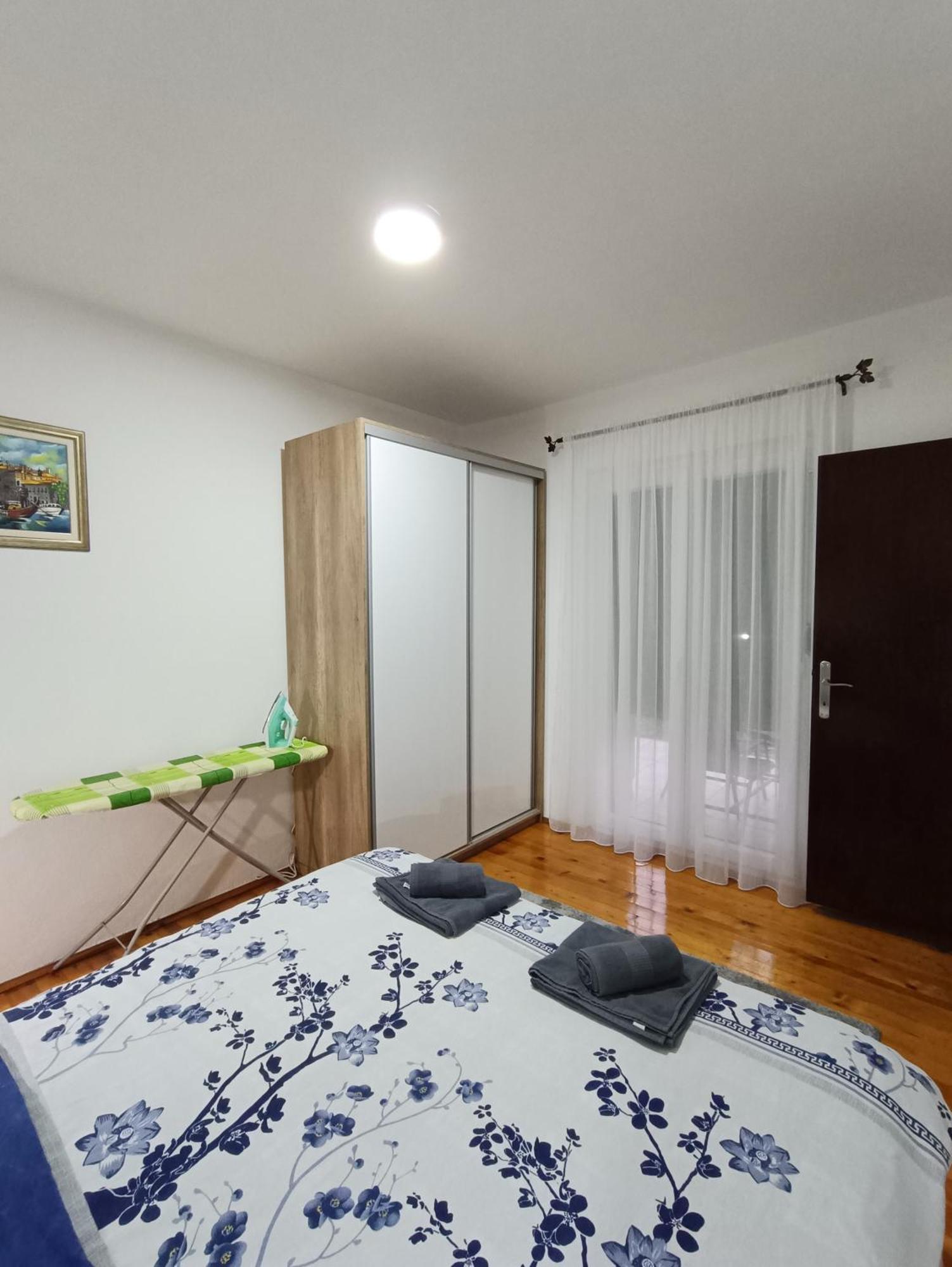 Apartment Entire House Floor - 2-bedroom Cozy & Peaceful *