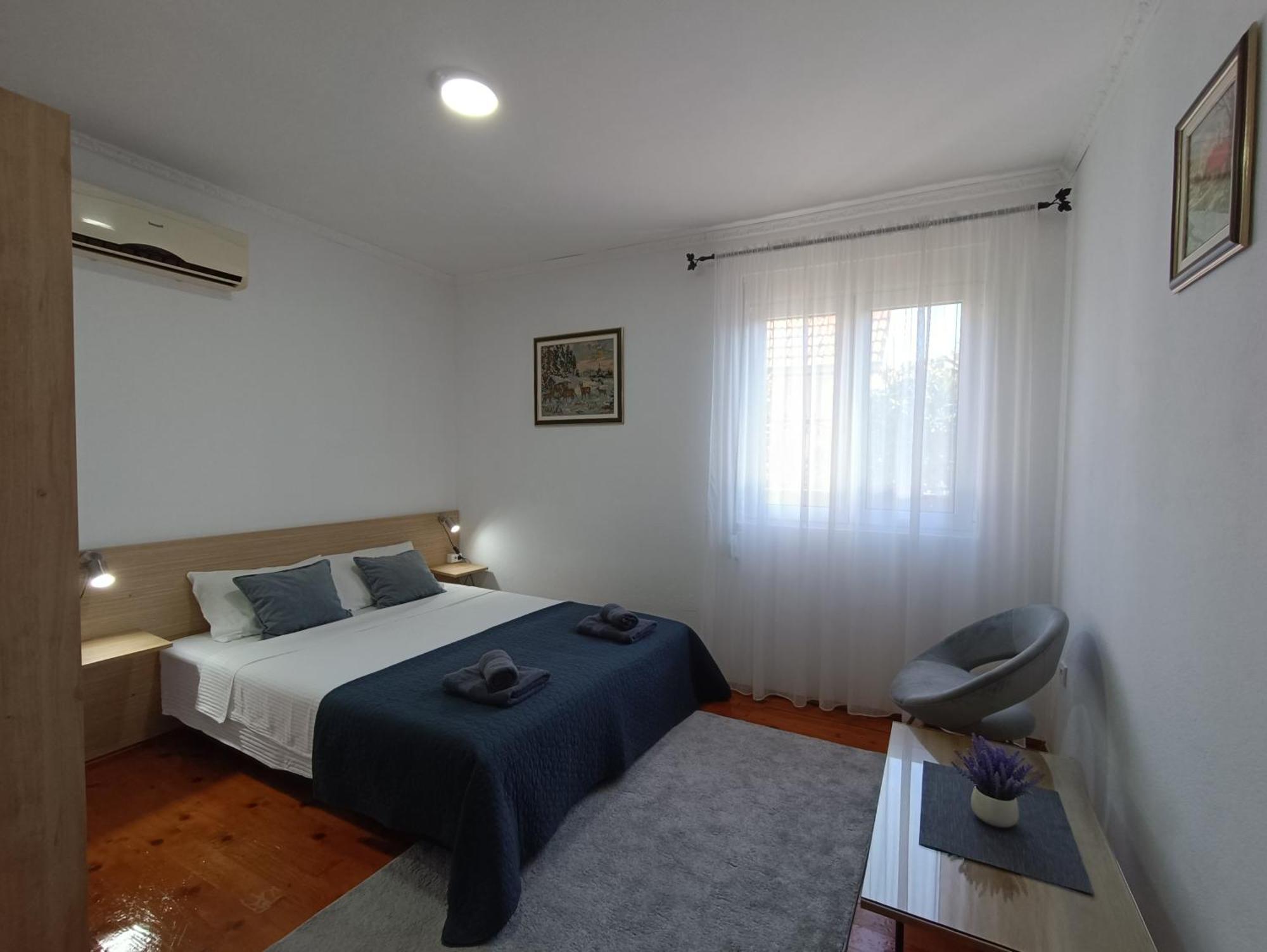 Entire House Floor - 2-bedroom Cozy & Peaceful 公寓 波德戈里察
